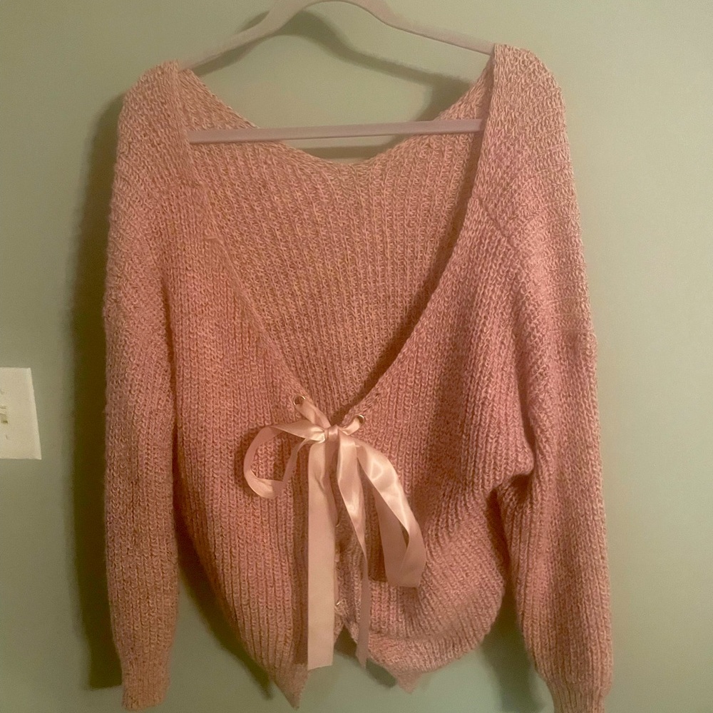 Light Pink Sweater w low back w silk pink bow